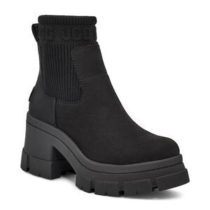 NWT Ugg Brooklyn Chelsea Boots Black Suede heel label with embossed UGG® logo.